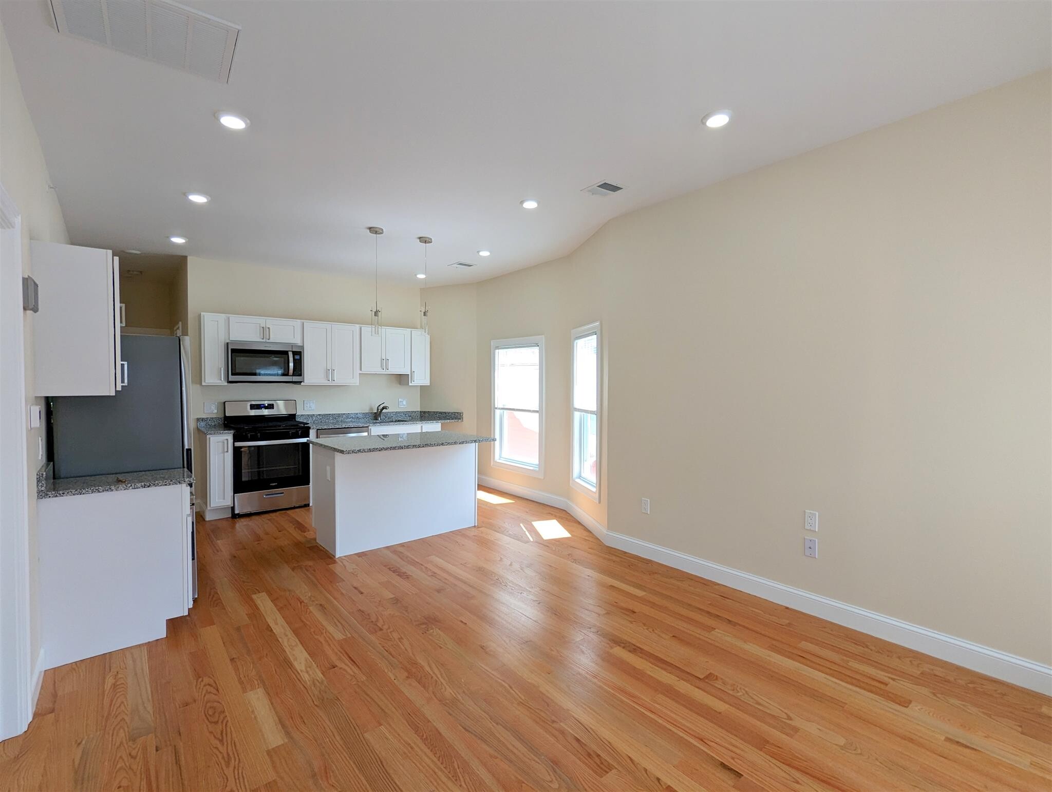 Building Photo - 2 Sacramento Pl