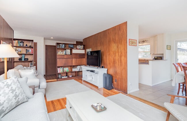 Building Photo - 79 Surf Dr