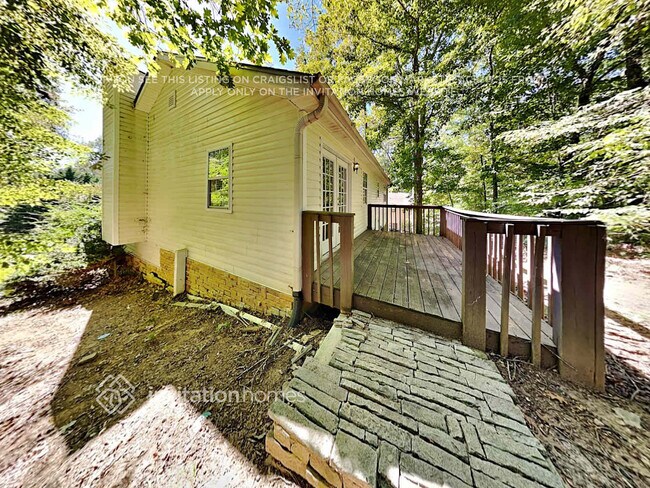 Building Photo - 3305 Catalina Dr