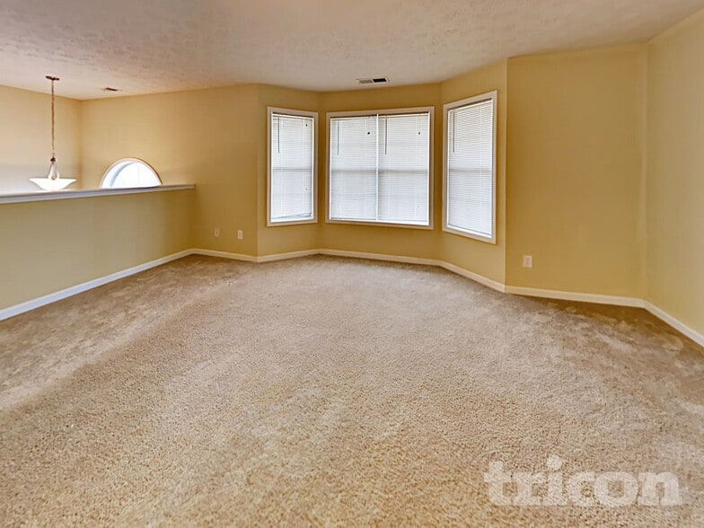 Building Photo - 3935 Piper Glen Dr NE