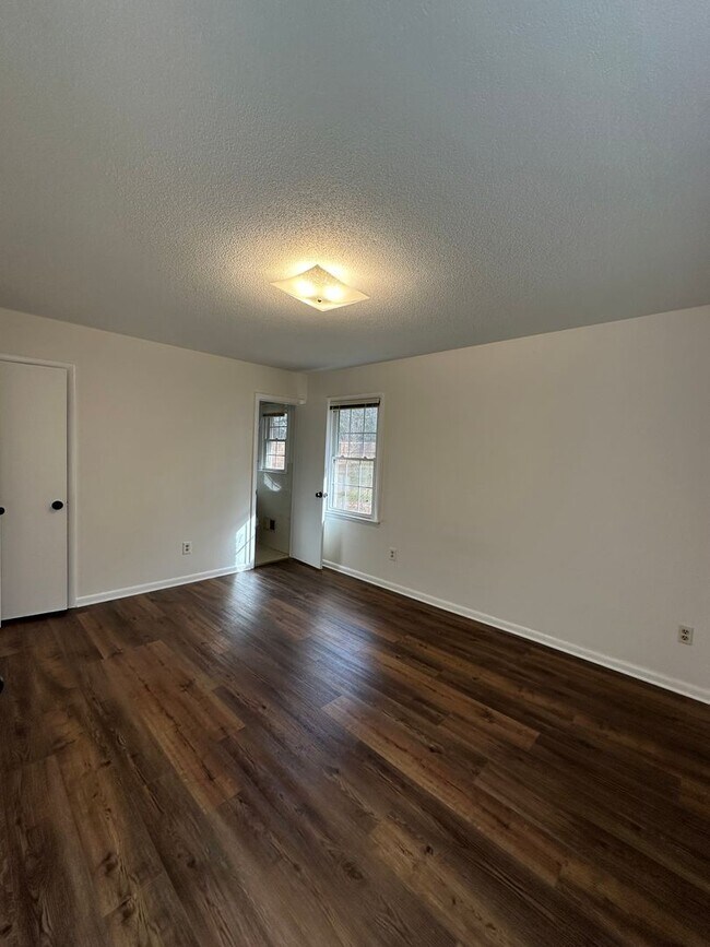 Building Photo - East-side home move-in ready