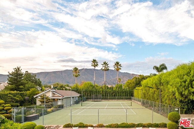 Building Photo - 1047 E Pomello Dr