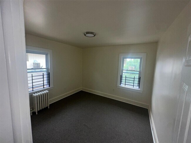 Building Photo - 14 Van Cott Ave