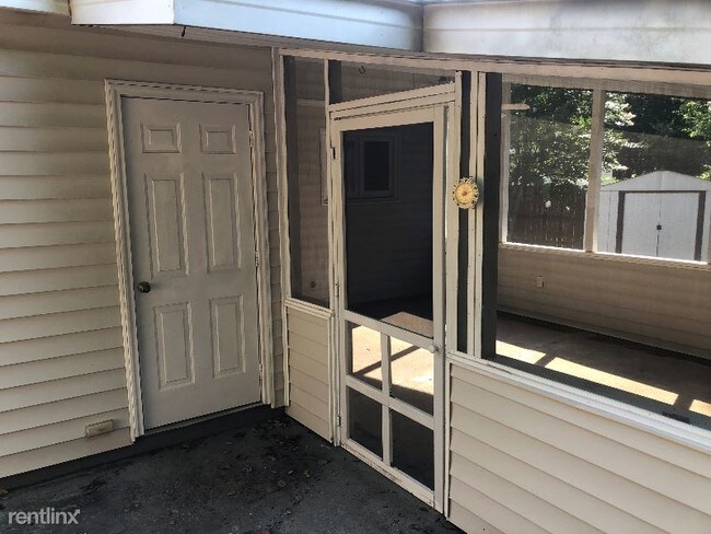 Building Photo - 2 br, 2 bath Condo - 2108 Tiffany Drive