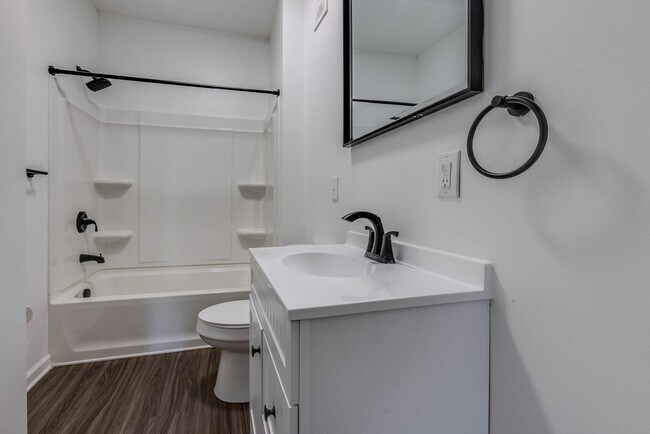 Building Photo - AVAILABLE NOW - Beautifully RENOVATED 3 Bedroom Home w/ TONS of Natural Light!