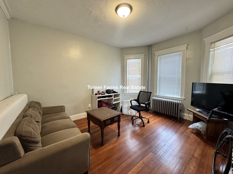 Building Photo - 15 Cawfield St
