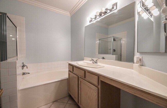 Building Photo - Cute 2 Bedroom Condo with 2 Car Garage located in a Guard Gated Community in Green Valley!