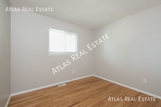 Building Photo - Cozy 3 Bed 1 Bath Home in Central Aurora!!...