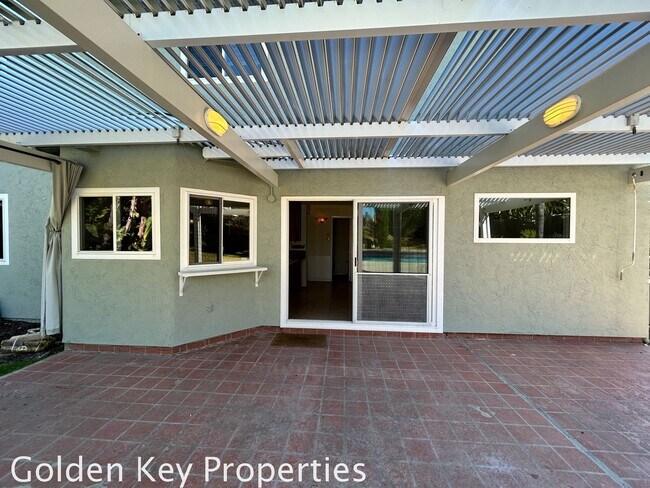 Building Photo - Welcome to this stunning 4-bedroom, 2.5-ba...