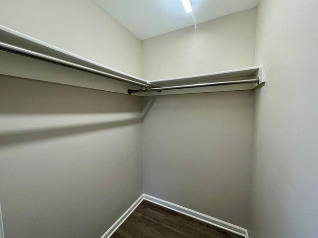 Building Photo - Updated home within walking distance of UAMS