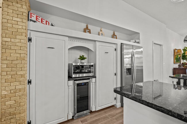 Building Photo - 1782 Clydesdale Ave