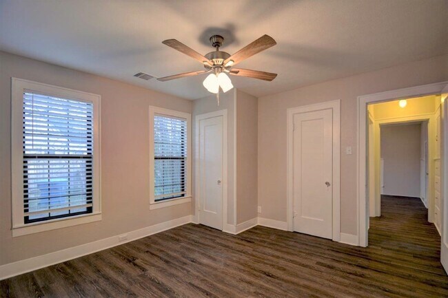 Building Photo - 1707-B Main St