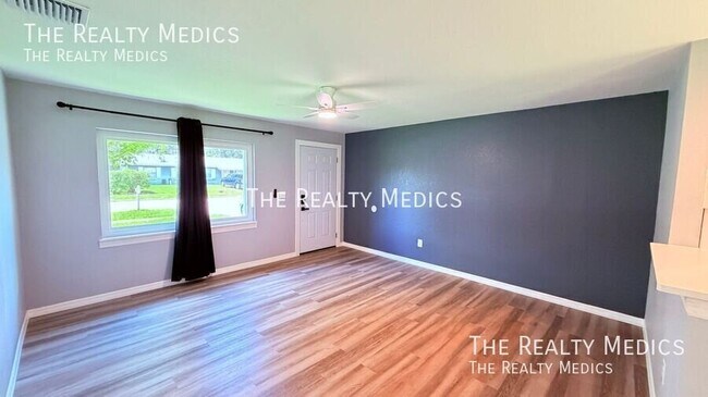Building Photo - 5130 Lescot Ln