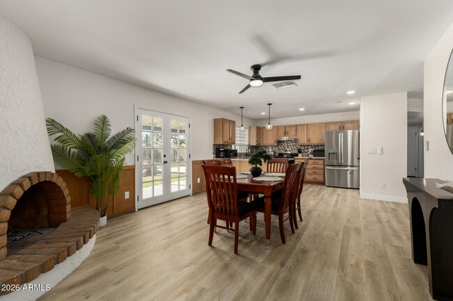 Building Photo - 4743 W Villa Theresa Dr