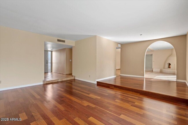 Building Photo - 5345 E Crocus Dr