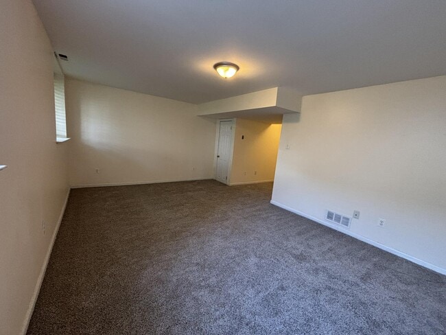 Building Photo - 4666 Louise St Claire Dr