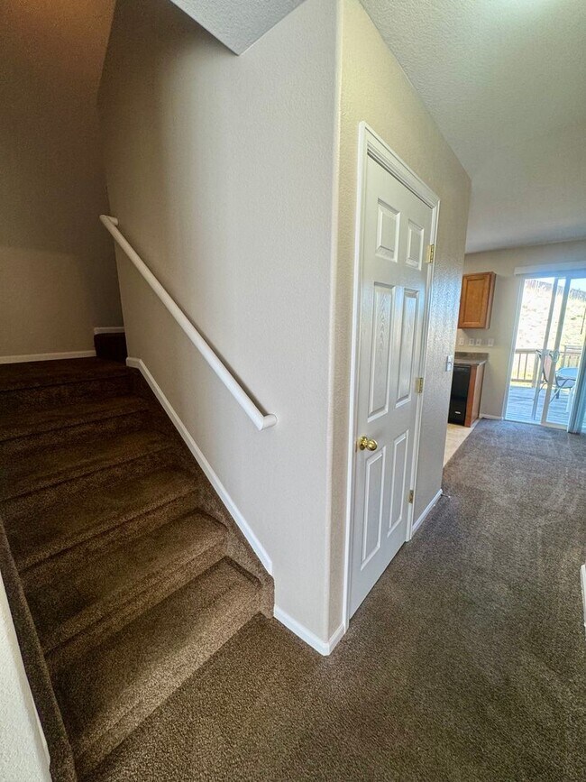 Building Photo - 3 Bedroom Home Close to Military Installations