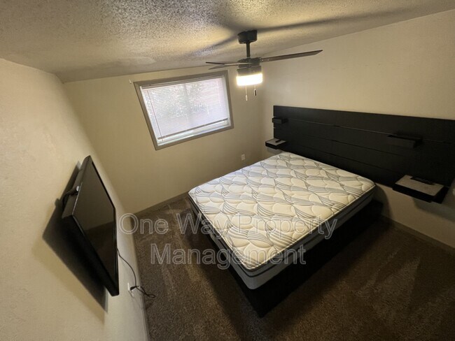 Building Photo - 205 16th Ave Ct