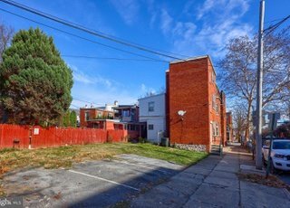 Building Photo - 302 N Lime St