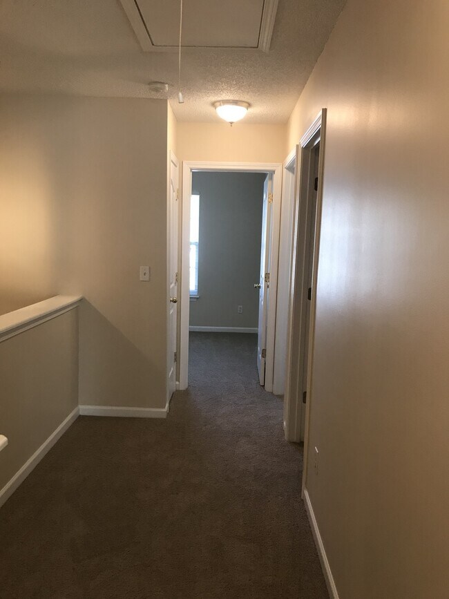 Building Photo - 3 Bedroom  2.5 Bath townhome located at  T...