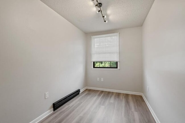 Building Photo - 2520 Bradford Ct