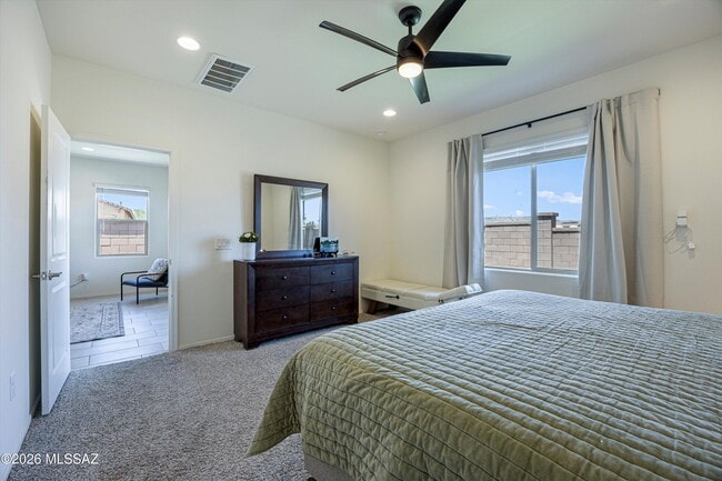Building Photo - 958 W Calle Las Varitas