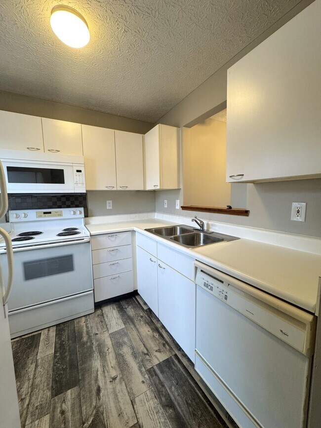 Building Photo - 1720 Messner Dr