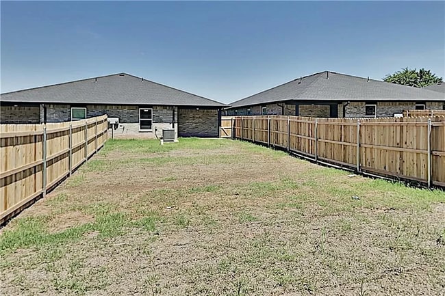 Building Photo - 11204 Burham Ave