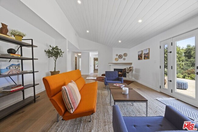 Building Photo - 1131 Rancho Dr