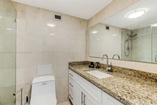 Building Photo - 6039 Collins Ave