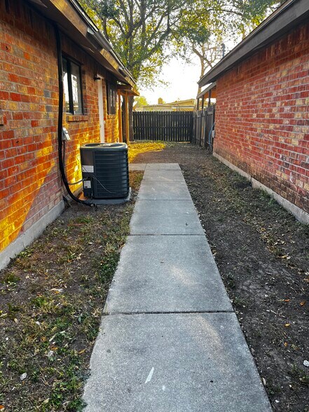 Building Photo - 1222 N Star Circle Dr