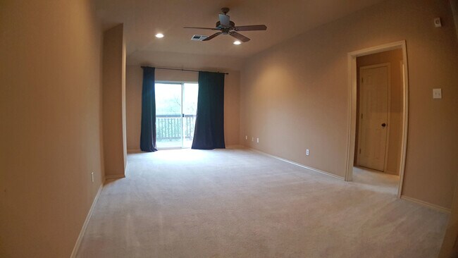 Building Photo - Secluded Hill Country home on huge lot!  Gorgeous home in tranquil setting!