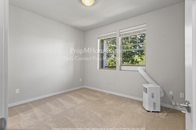 Building Photo - 16405 NW Chadwick Way