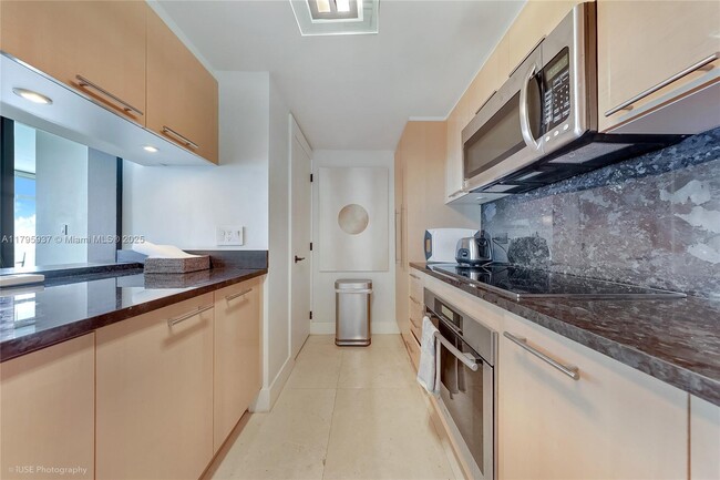Building Photo - 6801 Collins Ave