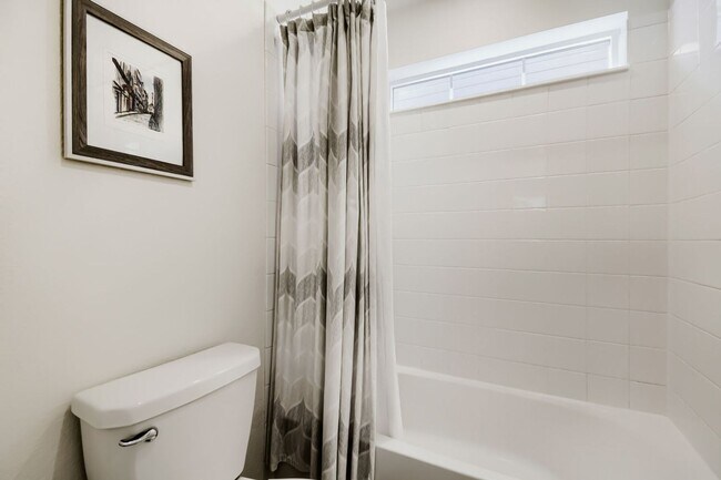 Building Photo - 677 Sundance Cir
