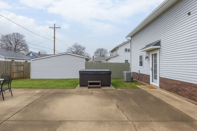 Building Photo - 4040 W 158th St