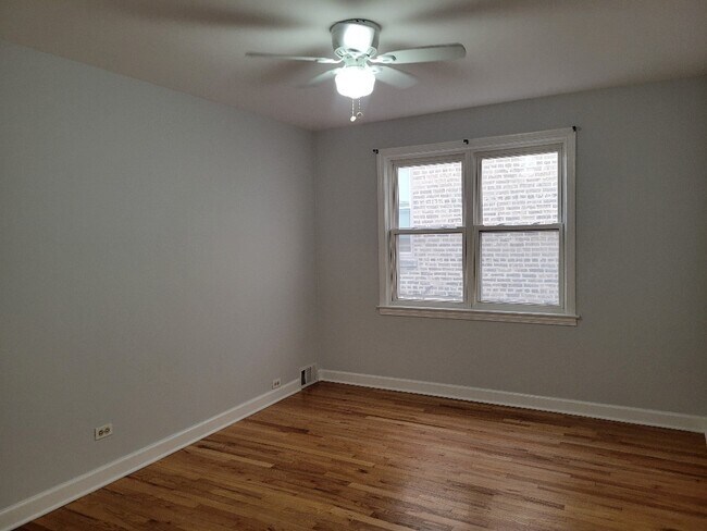 Building Photo - 2636 W Berwyn Ave
