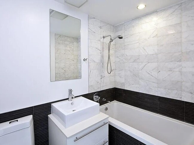 Building Photo - 100 Maspeth Ave