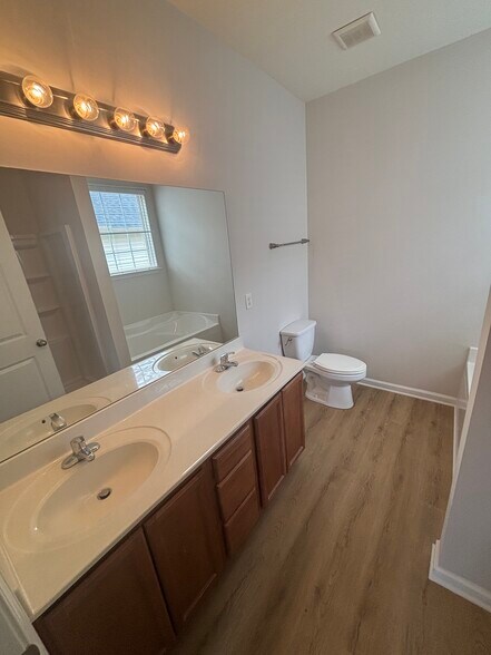 Building Photo - 115 Bascom Ct