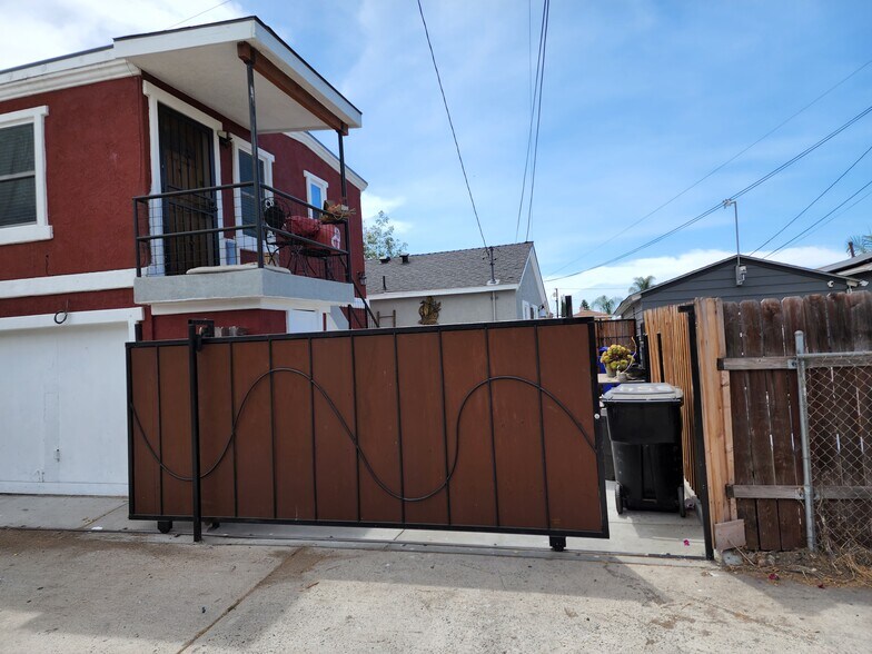 Building Photo - 3549 Highland Ave