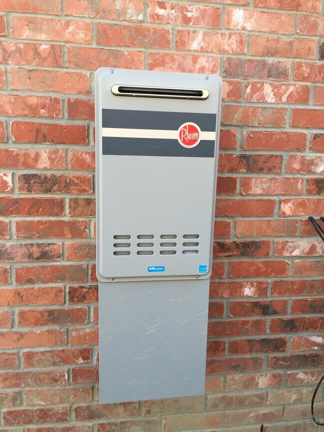 Building Photo - New Lake Front Home in Magnolia Lakes off ...