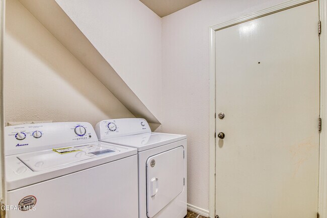 Building Photo - 6216 Spotted Eagle Dr