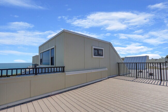 Building Photo - 2051 NE Ocean Blvd