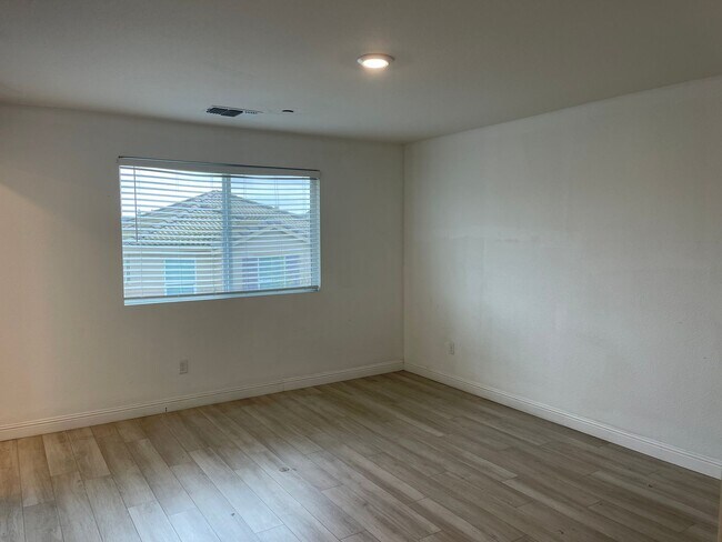 Building Photo - Modern 3 bedroom home in Gated Community