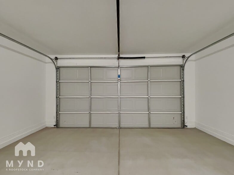 Building Photo - 9959 W Whitton Ave