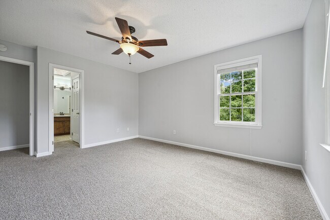 Building Photo - 223 Wintergreen Dr