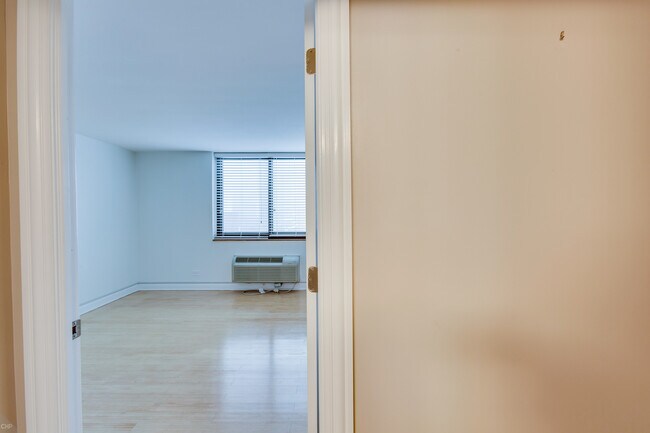 Building Photo - 1221 N Dearborn Pkwy