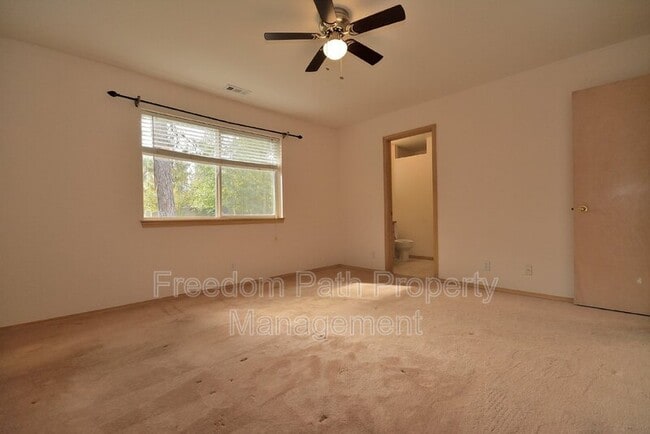 Building Photo - 500 E Sand Wedge Dr