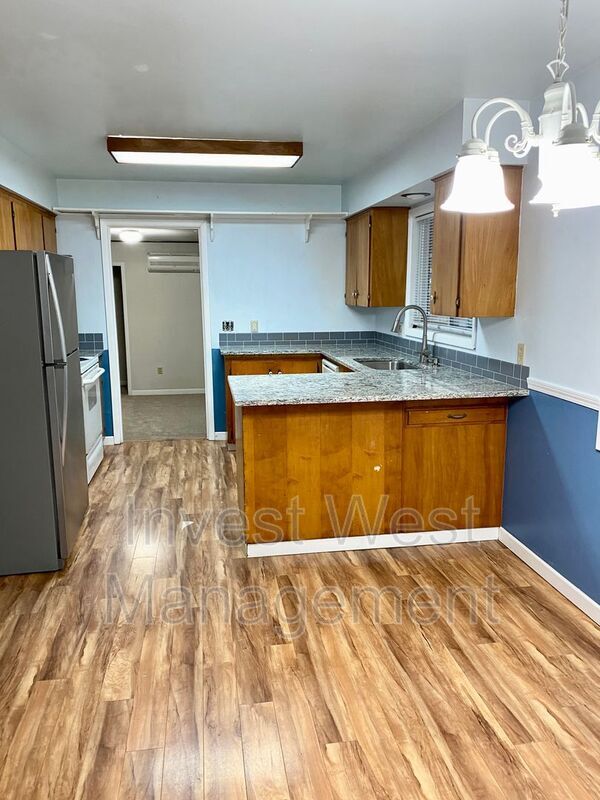 Building Photo - 1300 NE 88th St