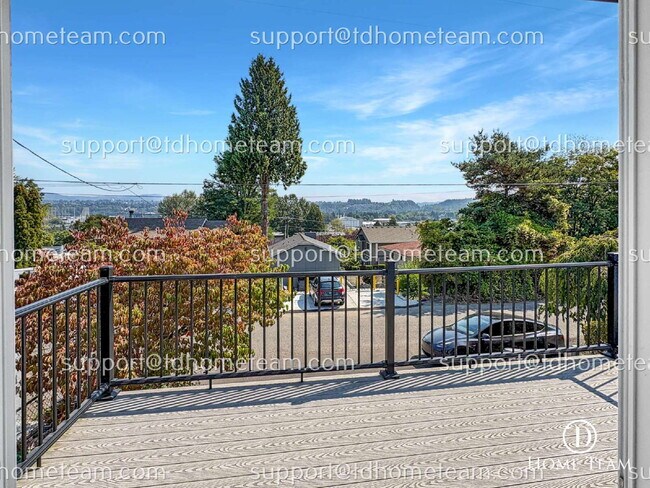 Building Photo - "Charming 4-Bedroom Home with Scenic Views & Finished Basement in Renton!"